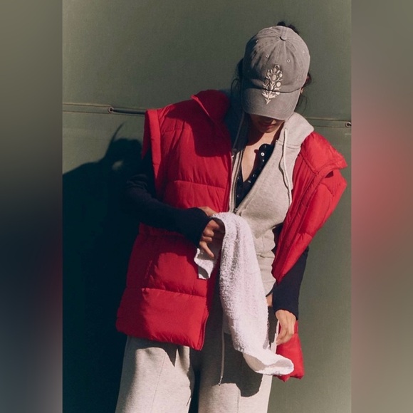 FP Movement by Free People In a Bubble Puffer Vest – Red S Oversized - Picture 4 of 9